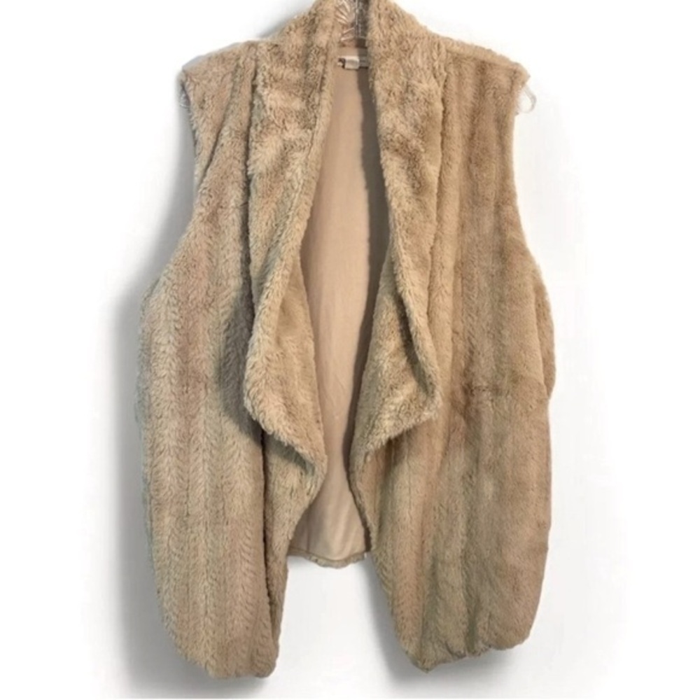 Sale🖤Cato Faux Fur Tan Beige Vest Women’s XL Soft Lightweight Sleeveless